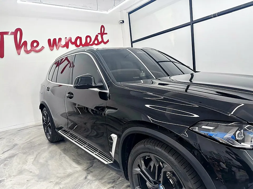 BMW X5のカーラッピング事例｜クロームパーツのブラックアウト 施工写真 1-1