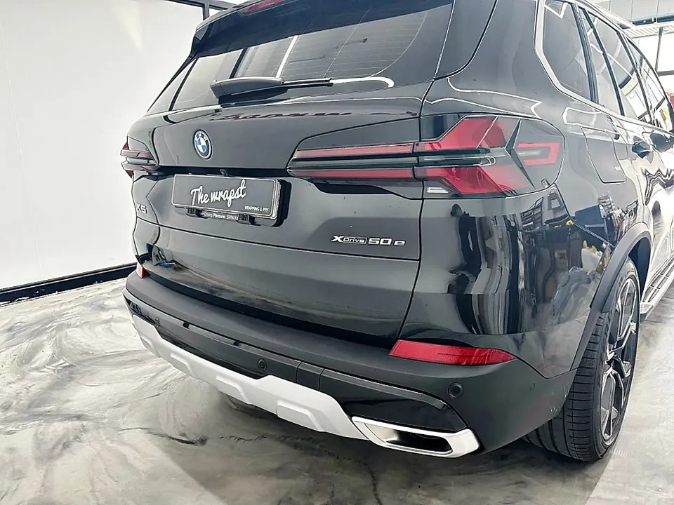 BMW X5のカーラッピング事例｜クロームパーツのブラックアウト 施工写真 2-1
