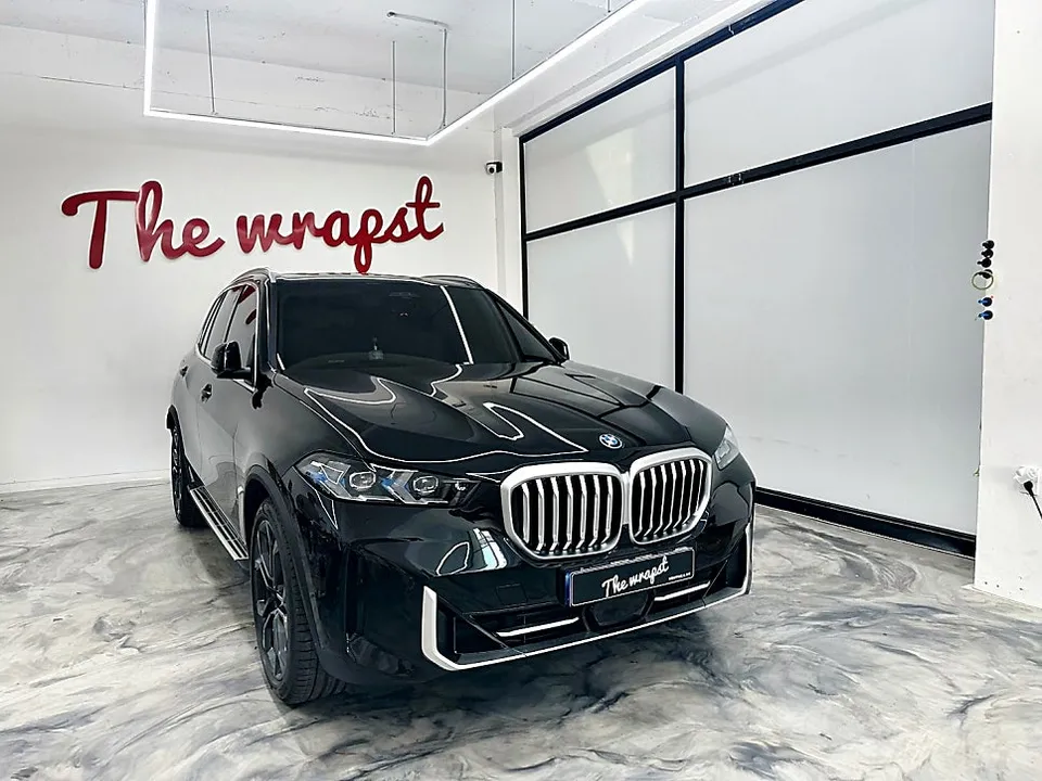 BMW X5のカーラッピング事例｜クロームパーツのブラックアウト 施工写真 3-1