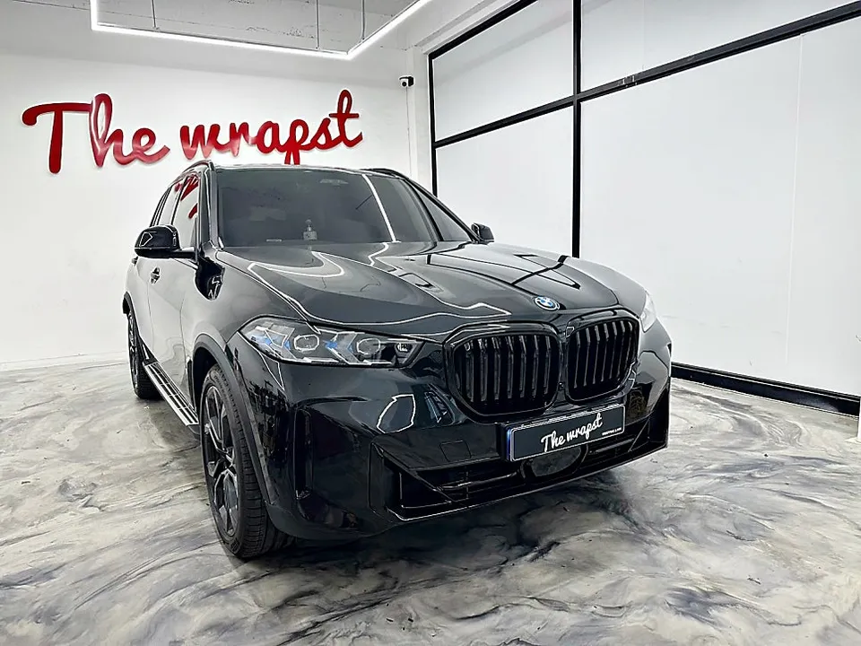 BMW X5のカーラッピング事例｜クロームパーツのブラックアウト 施工写真 1-2