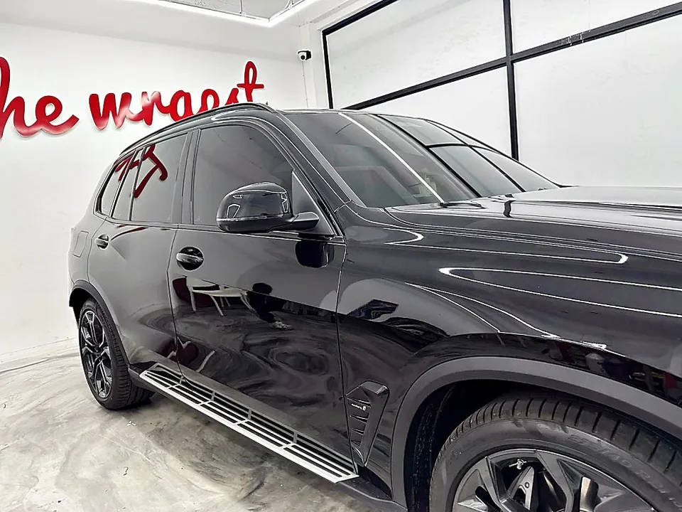 BMW X5のカーラッピング事例｜クロームパーツのブラックアウト 施工写真 2-3