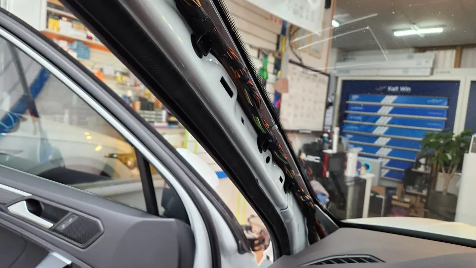 Volkswagen Tiguan dash cam - Volkswagen Tiguan Dash Cam Installation Review photo 4