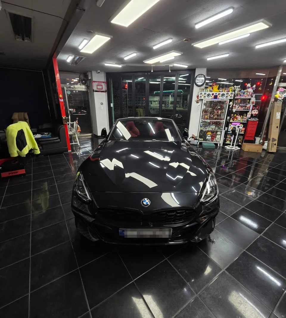 BMW Z4のカーラッピング事例｜ダイアモンドレッドの輝き 施工写真 2-1