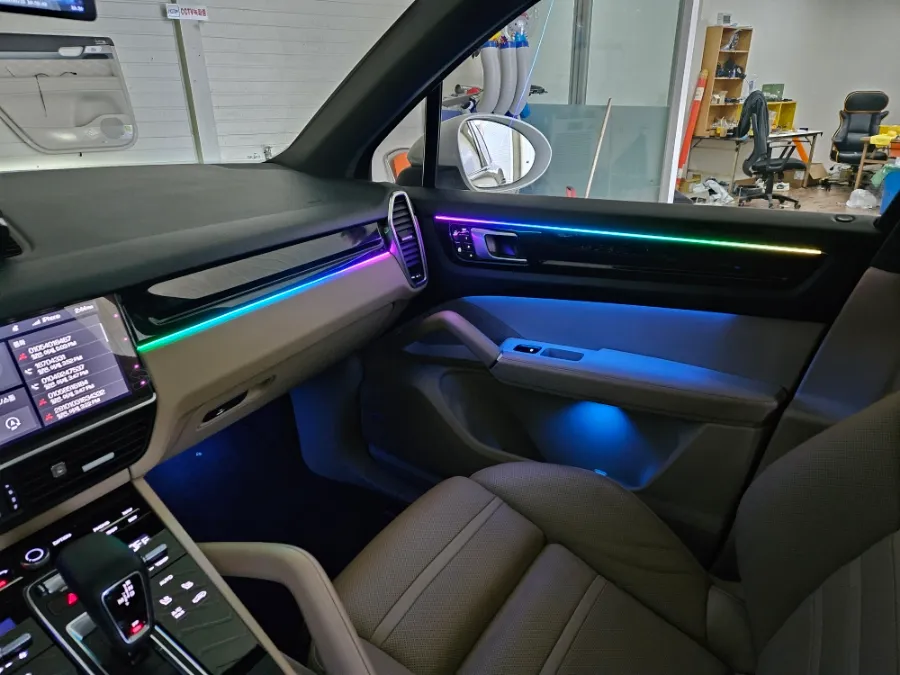 Porsche Cayenne ambient lighting installation result