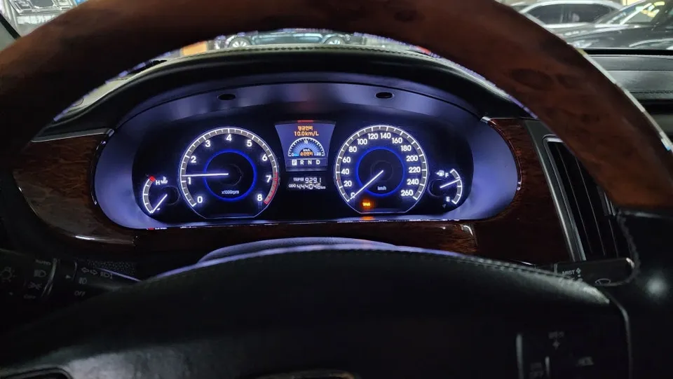 Hyundai Equus interior customization installation result