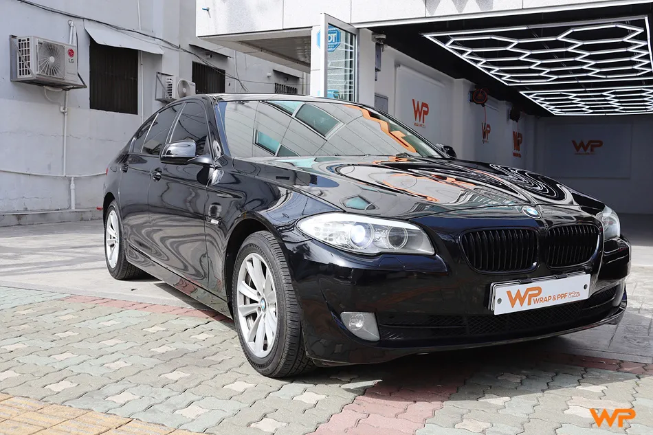 BMW 5 Series F10 Vinyl Wrap Review: Glossy All-Black Transformati
