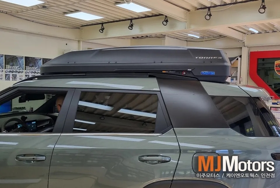 KG Mobility Torres car accessories - KG Mobility Torres Roof Box Installation Review photo 3