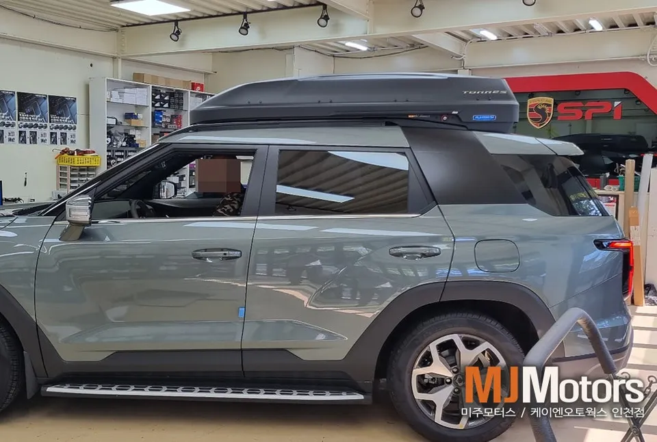 KG Mobility Torres car accessories - KG Mobility Torres Roof Box Installation Review photo 6