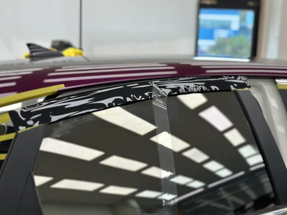 Kia K3 GTのカーラッピング事例|費用目安・仕上がり 施工写真 2-3
