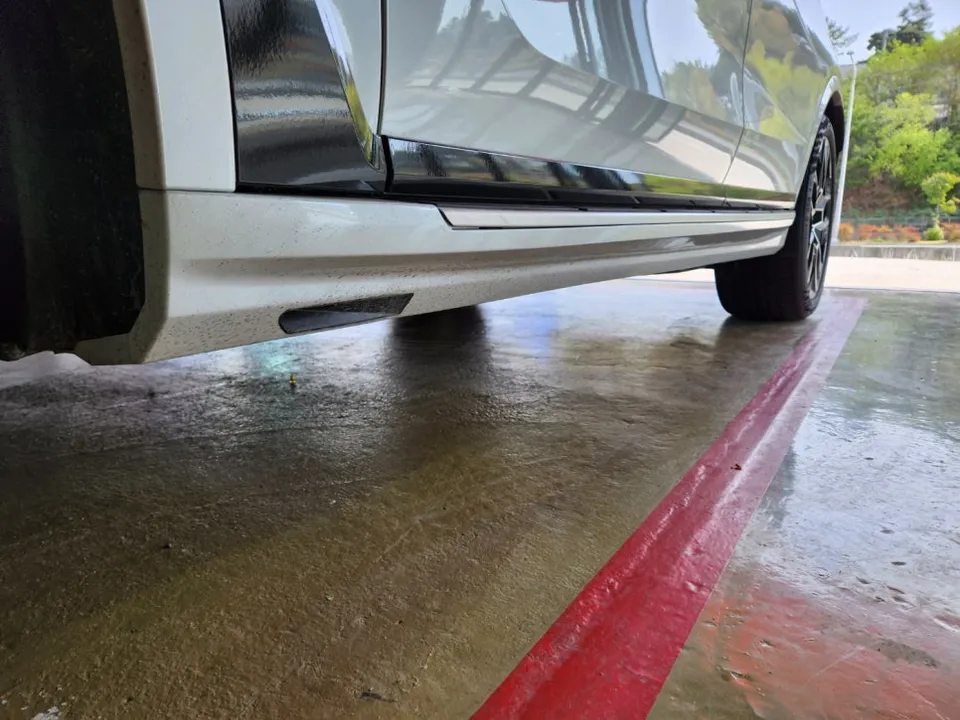 BMW X7 body kit - BMW X7 Electric Side Steps Review — Reduced Height photo 4