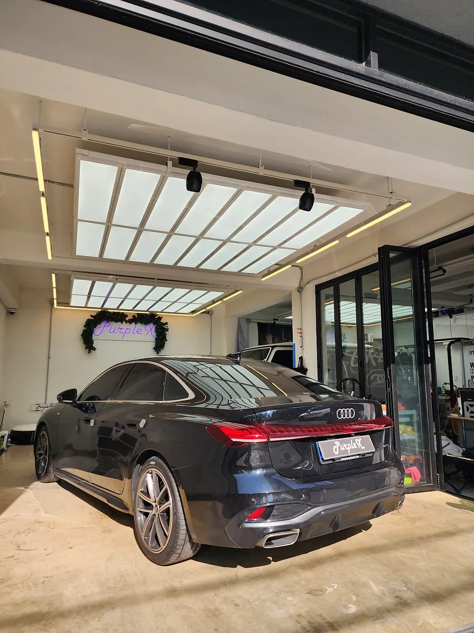 Audi A5のカーラッピング事例｜クロームパーツのブラックアウト 施工写真 1-2