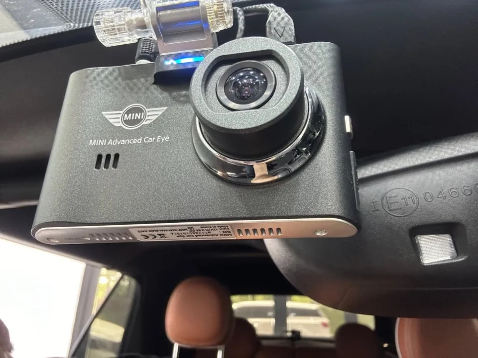 MINI Coupeのドラレコ取付事例｜費用目安・仕上がり 施工写真 3-1