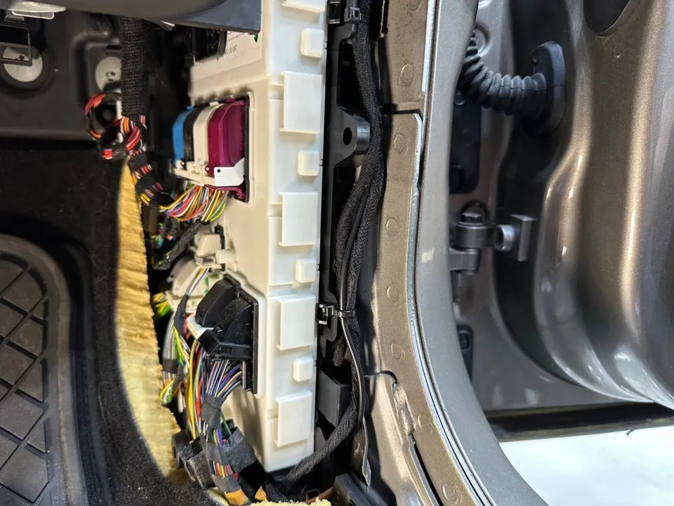 MINI Coupeのドラレコ取付事例｜費用目安・仕上がり 施工写真 2-2
