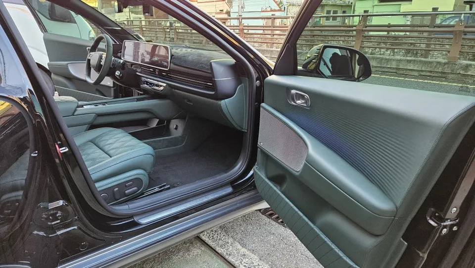 Hyundai IONIQ 6 interior customization - Hyundai IONIQ 6 Interior Customization Review photo 4