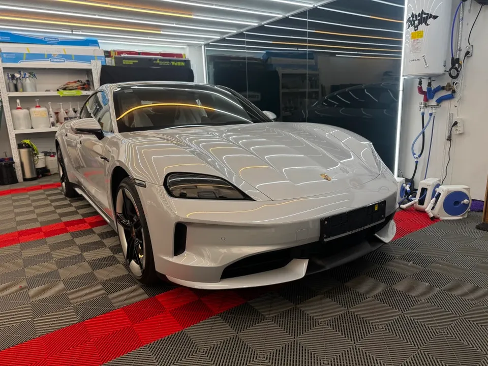 Porsche Taycan PPF施工事例|黄ばみ対策と仕上がり 施工写真 2-1