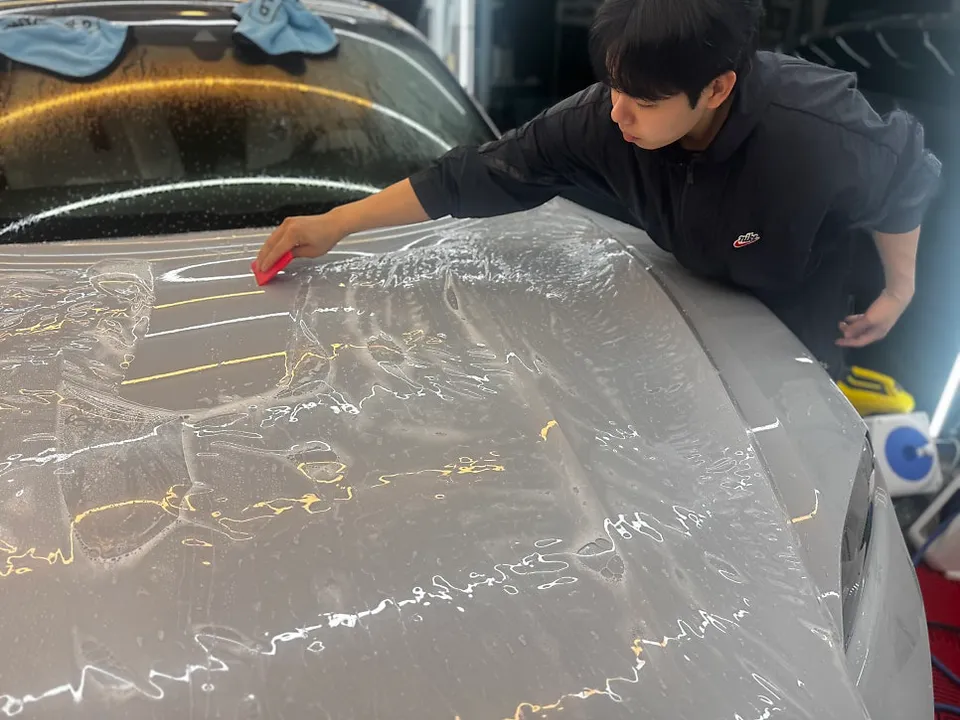 Porsche Taycan PPF施工事例|黄ばみ対策と仕上がり 施工写真 4-1