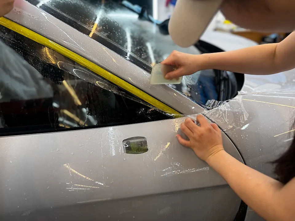 Porsche Taycan PPF施工事例|黄ばみ対策と仕上がり 施工写真 3-2
