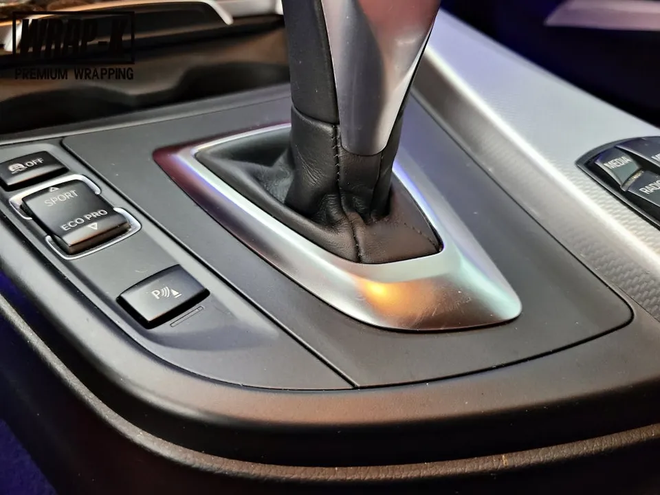 BMW 4 Seriesのカーラッピング事例|実例と費用目安 施工写真 1-3
