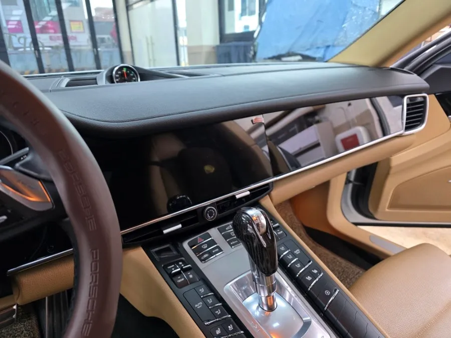Porsche PanameraのAndroid Auto・CarPlay取付事例 施工写真 3