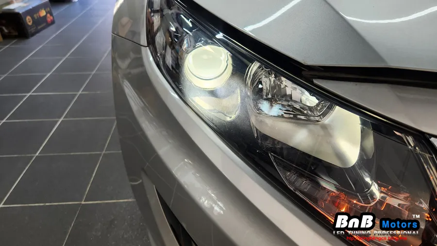 Kia K5 1st Gen body repair - Kia K5 1st Gen Headlight Restoration & Reflector Replacement Revi photo 4