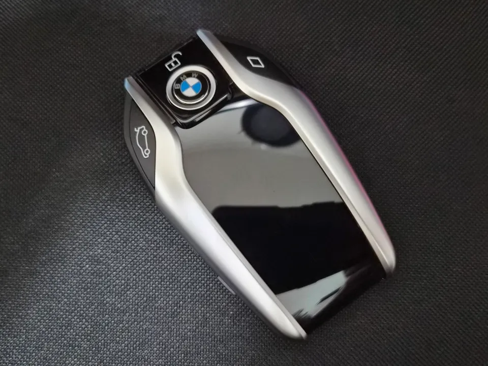 BMW 5 Series G30 OEM Options Review: Display Key Repair photo 1