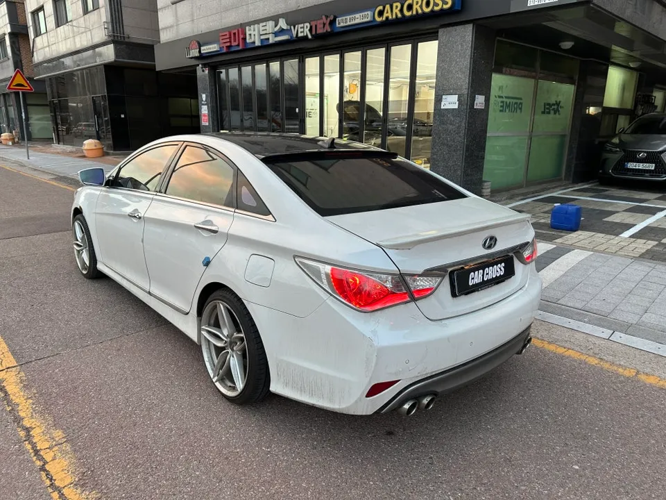 Hyundai Sonataのカーラッピング事例｜サテンブラックの高級感 施工写真 2-1