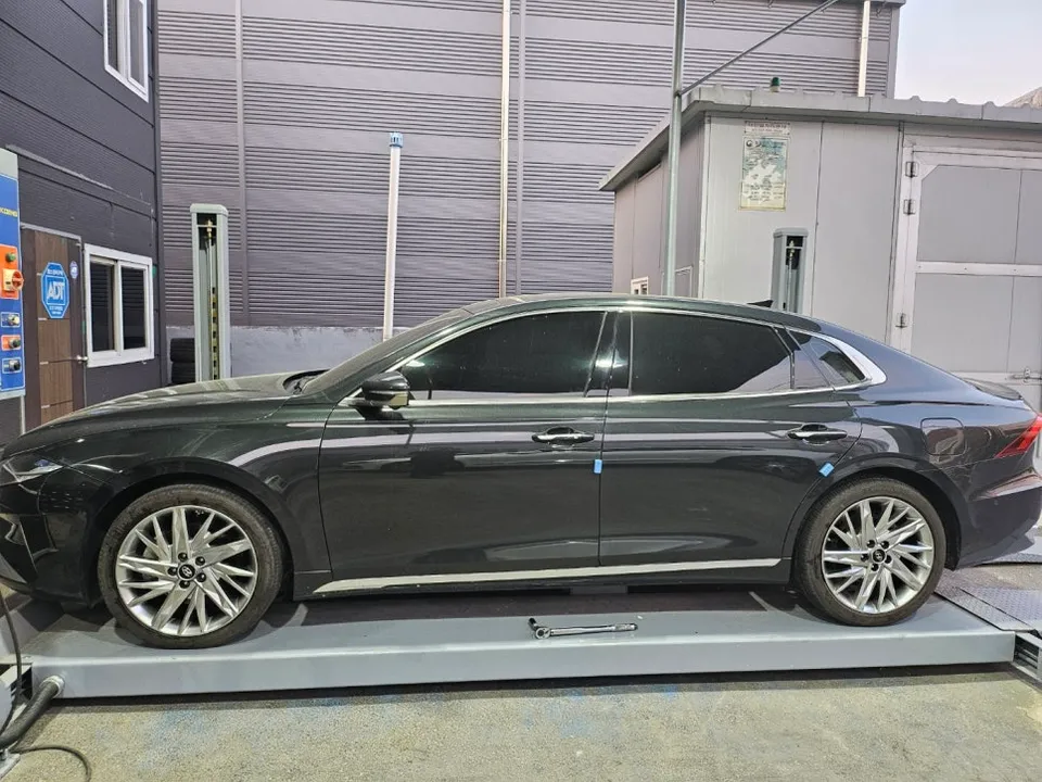 Hyundai The New Grandeurのホイールリペア・塗装事例 写真