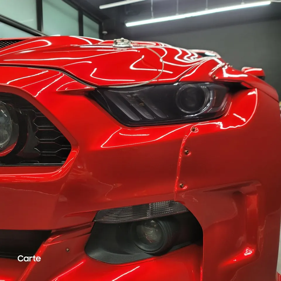 Ford Mustang Convertibleのカーラッピング事例|レッドで個性を際立たせる 施工写真 2-1