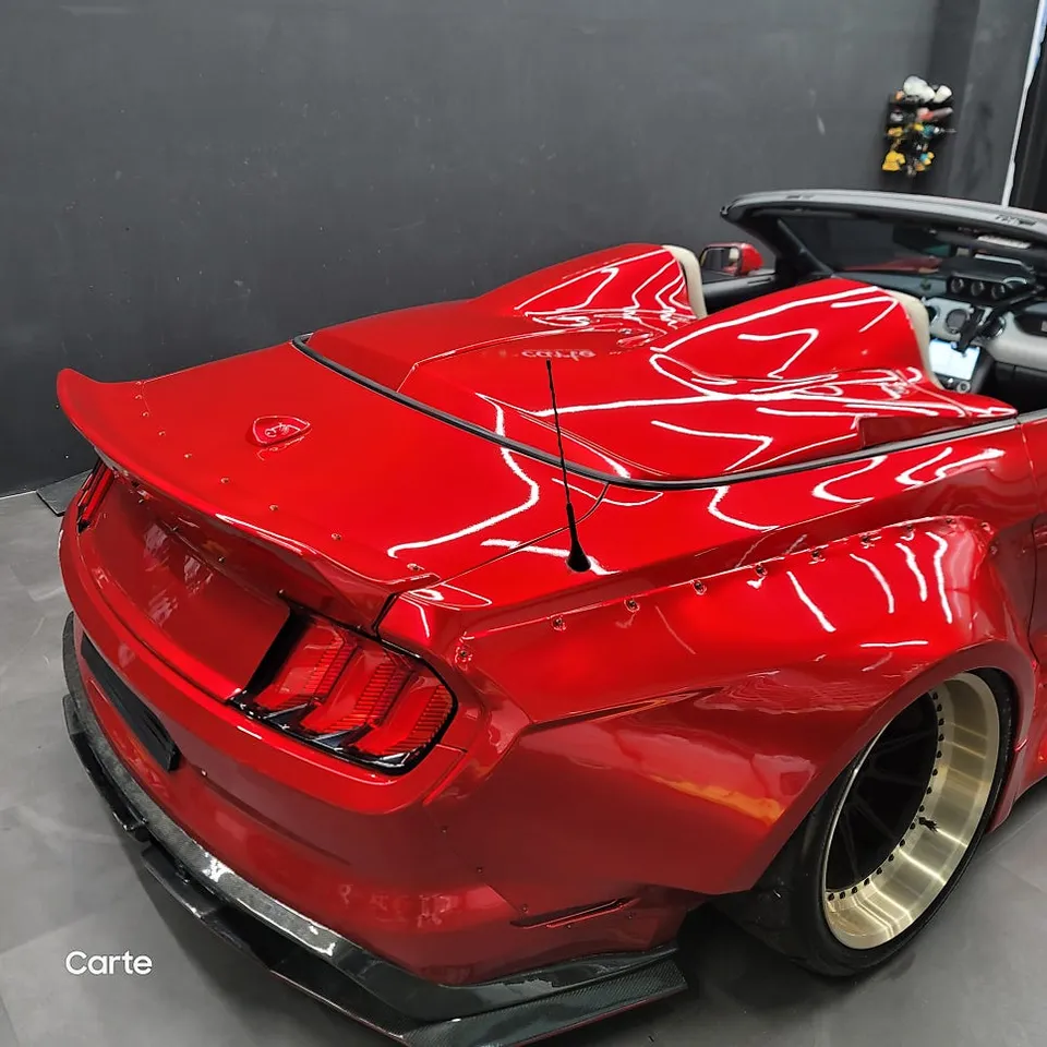 Ford Mustang Convertibleのカーラッピング事例|レッドで個性を際立たせる 施工写真 1-3