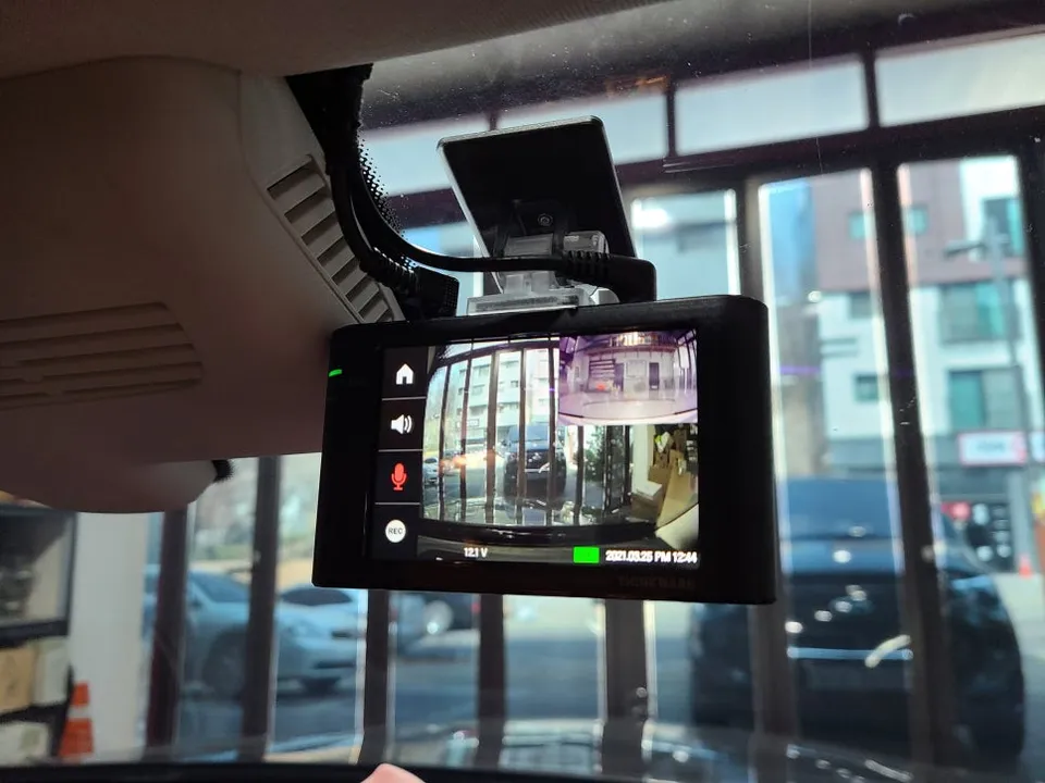 Mercedes-Benz C-Class dash cam - Mercedes-Benz C-Class Dash Cam Installation Review photo 4