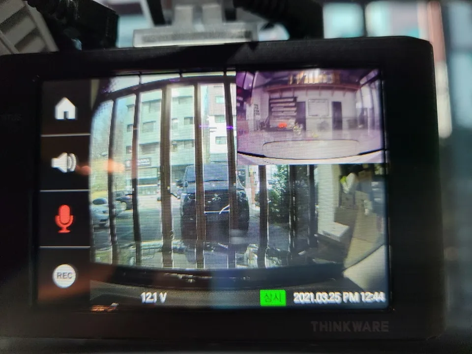 Mercedes-Benz C-Class dash cam - Mercedes-Benz C-Class Dash Cam Installation Review photo 5
