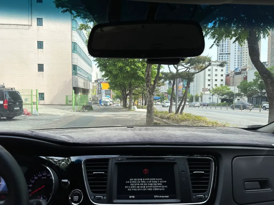 Kia Carnivalのカーフィルム施工事例|費用目安・仕上がり 施工写真 1-2
