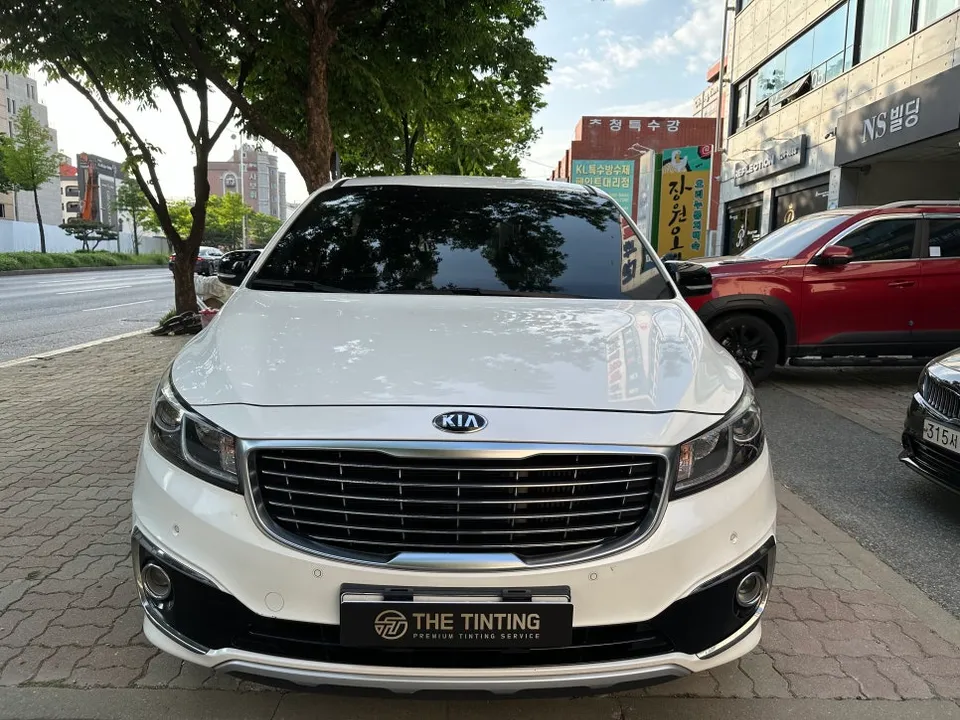 Kia Carnivalのカーフィルム施工事例|費用目安・仕上がり 施工写真 3-3