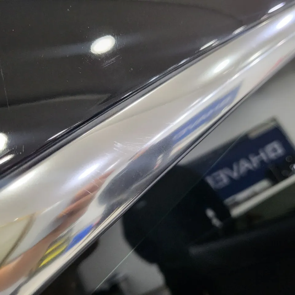 Tesla Model 3のカーラッピング事例｜クローム除去で印象激変 施工写真 2-2