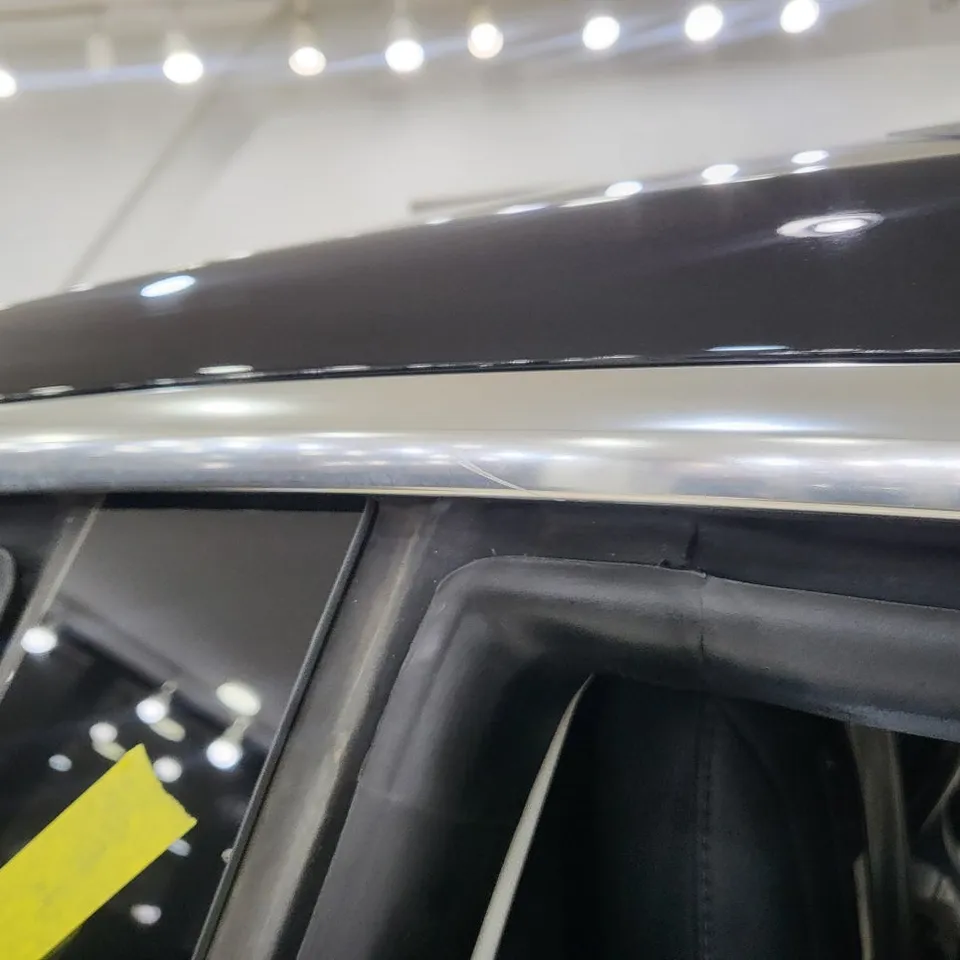 Tesla Model 3のカーラッピング事例｜クローム除去で印象激変 施工写真 3-2