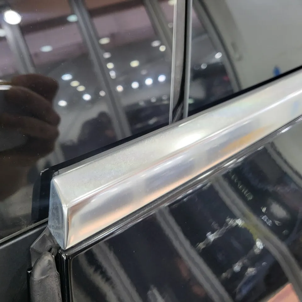 Tesla Model 3のカーラッピング事例｜クローム除去で印象激変 施工写真 4-2
