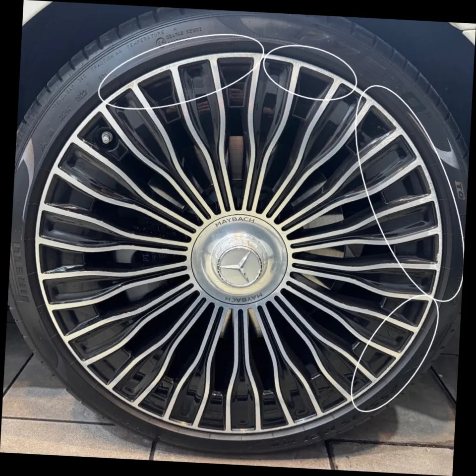 Mercedes-Benzのホイールリペア・塗装事例 施工写真 2-1
