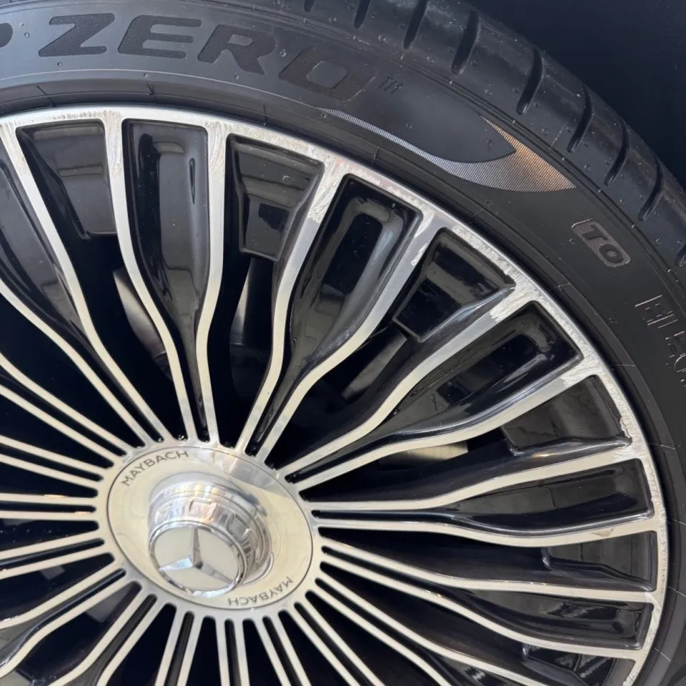Mercedes-Benzのホイールリペア・塗装事例 施工写真 3-1