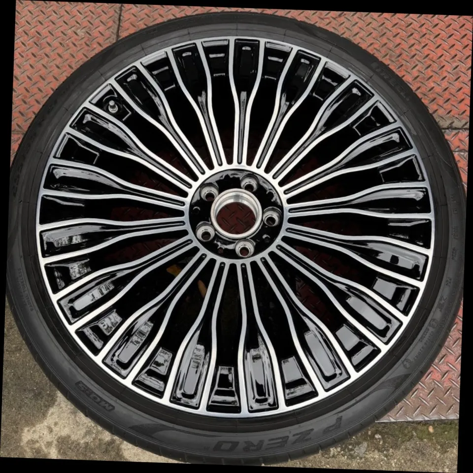 Mercedes-Benzのホイールリペア・塗装事例 施工写真 2-2