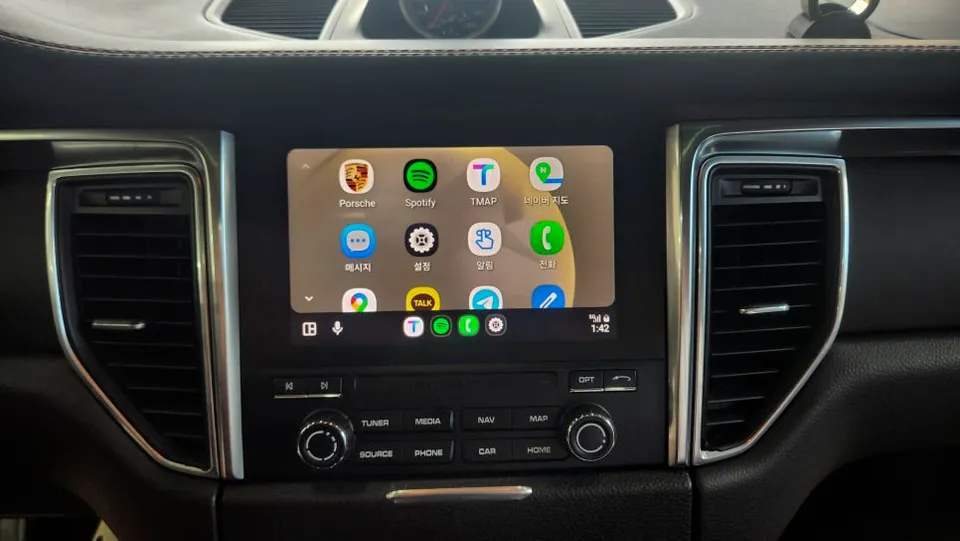 Porsche Macan ambient lighting - Porsche Macan Ambient Lighting Review: Cost & Results photo 4