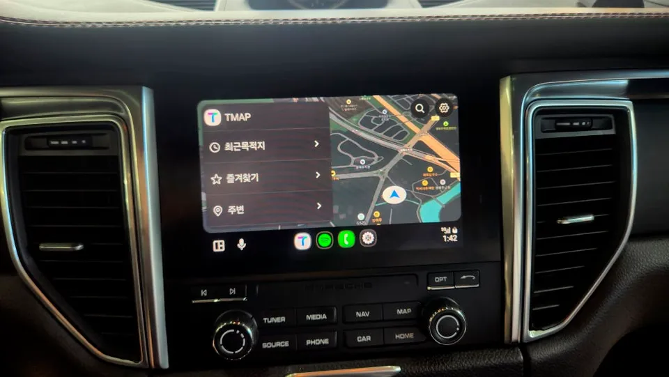 Porsche Macan ambient lighting - Porsche Macan Ambient Lighting Review: Cost & Results photo 5