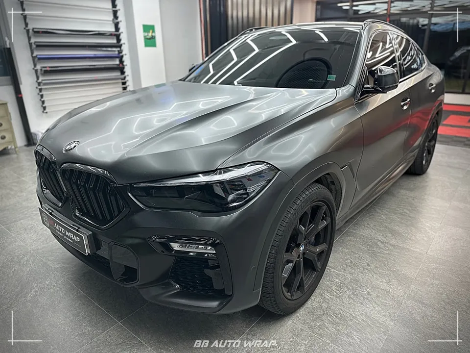BMW X6 G06のカーラッピング事例|サテンブラック部分補修 施工写真 1-1