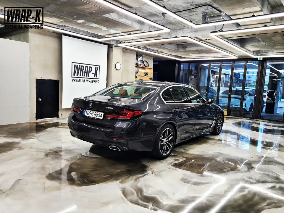 BMW 5 Series G30 vinyl wrap - BMW 5 Series G30 Vinyl Wrap Review: Chrome Delete Cost photo 3