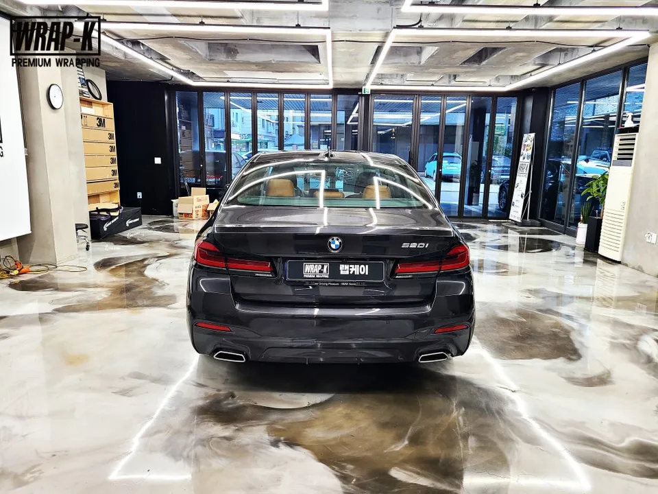 BMW 5 Series G30 vinyl wrap - BMW 5 Series G30 Vinyl Wrap Review: Chrome Delete Cost photo 4