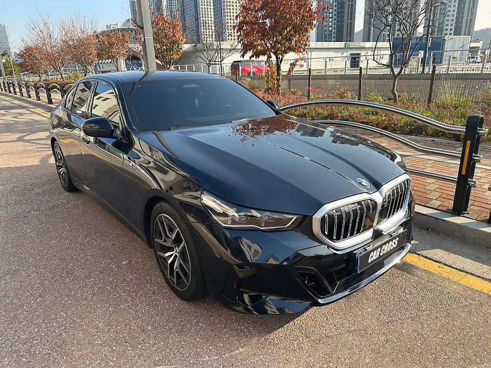 BMW G60 カーラッピング事例｜実写で見る高級感アップ 施工写真 1-1