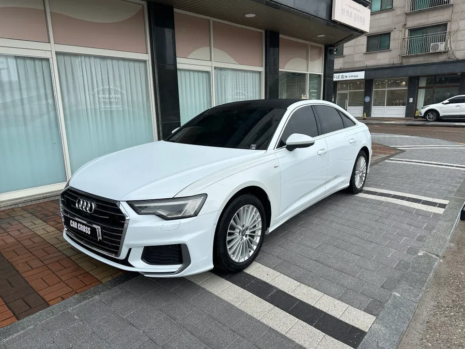 Audi A6のカーラッピング事例|サテンブラックで印象激変 施工写真 1-1