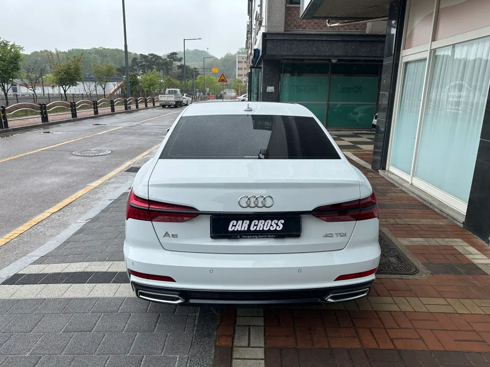 Audi A6のカーラッピング事例|サテンブラックで印象激変 施工写真 1-2