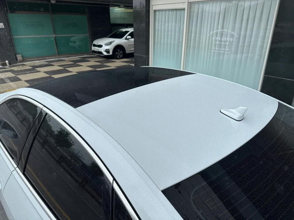 Audi A6のカーラッピング事例|サテンブラックで印象激変 施工写真 2-2