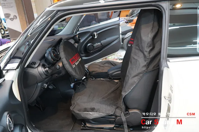 MINI MINI Cooperのドライブレコーダー取付事例 施工写真 3-1