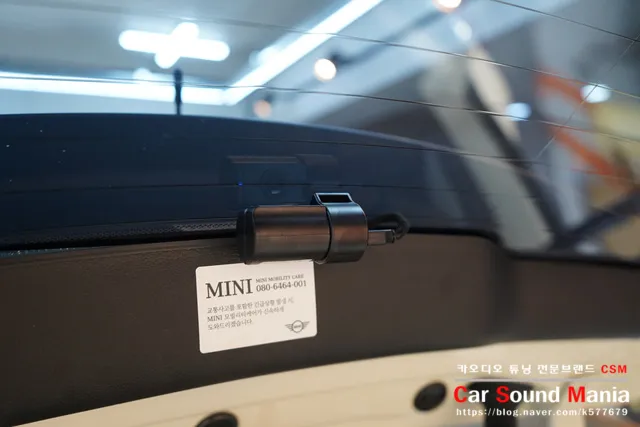 MINI MINI Cooperのドライブレコーダー取付事例 施工写真 4-2